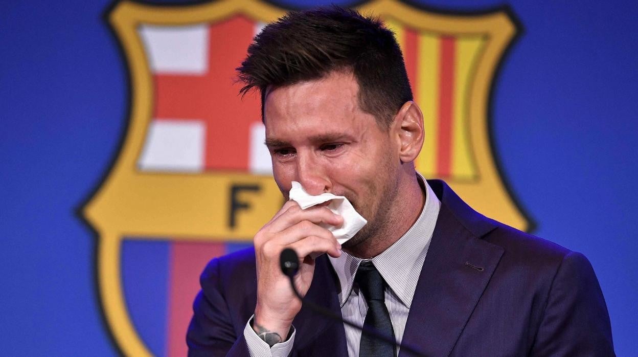 Messi llora tras su discurso de despedida del Barcelona
