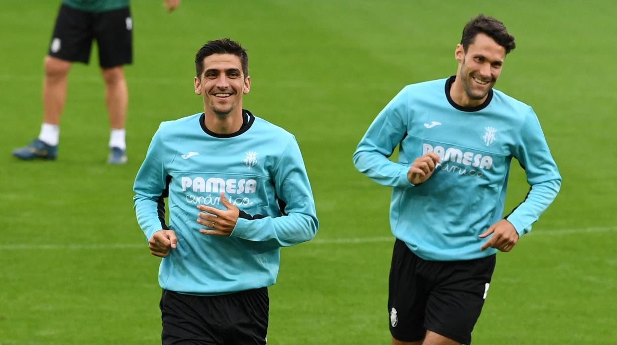 Moreno y Pedraza en el entrenamiento de ayer en el Windsor Park de Belfast previo a la final de la Supercopa