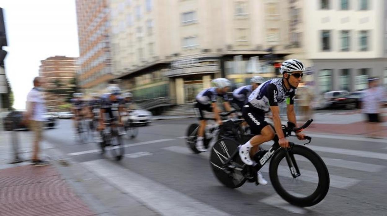 Roglic examina la salud del ciclismo español