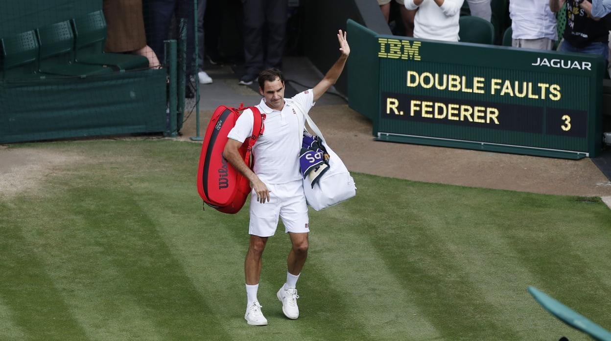 Federer anuncia su paso por el quirófano, «numerosos meses» de baja y no descarta la retirada