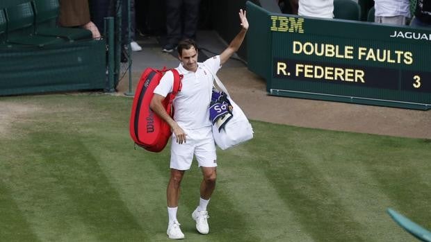Federer anuncia su paso por el quirófano, «numerosos meses» de baja y no descarta la retirada