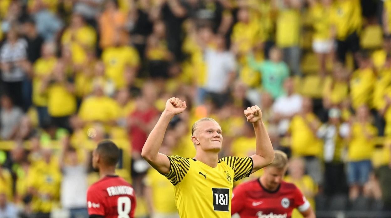 Haaland celebrando un gol en la primera jornada de Bundesliga 2021-22