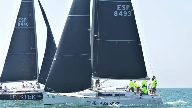 El ‘DE 6 Foster Swiss’, a un paso del zarpazo definitivo en la 50ª Semana Náutica de El Puerto