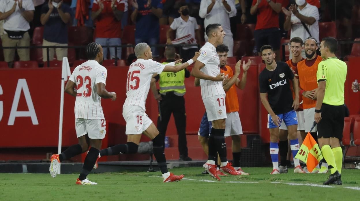 Erik Lamela celebrando su primer gol como sevillista en el Sánchez Pizjuán