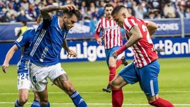 El Sporting rescata un punto en el derbi pero se queda sin liderato