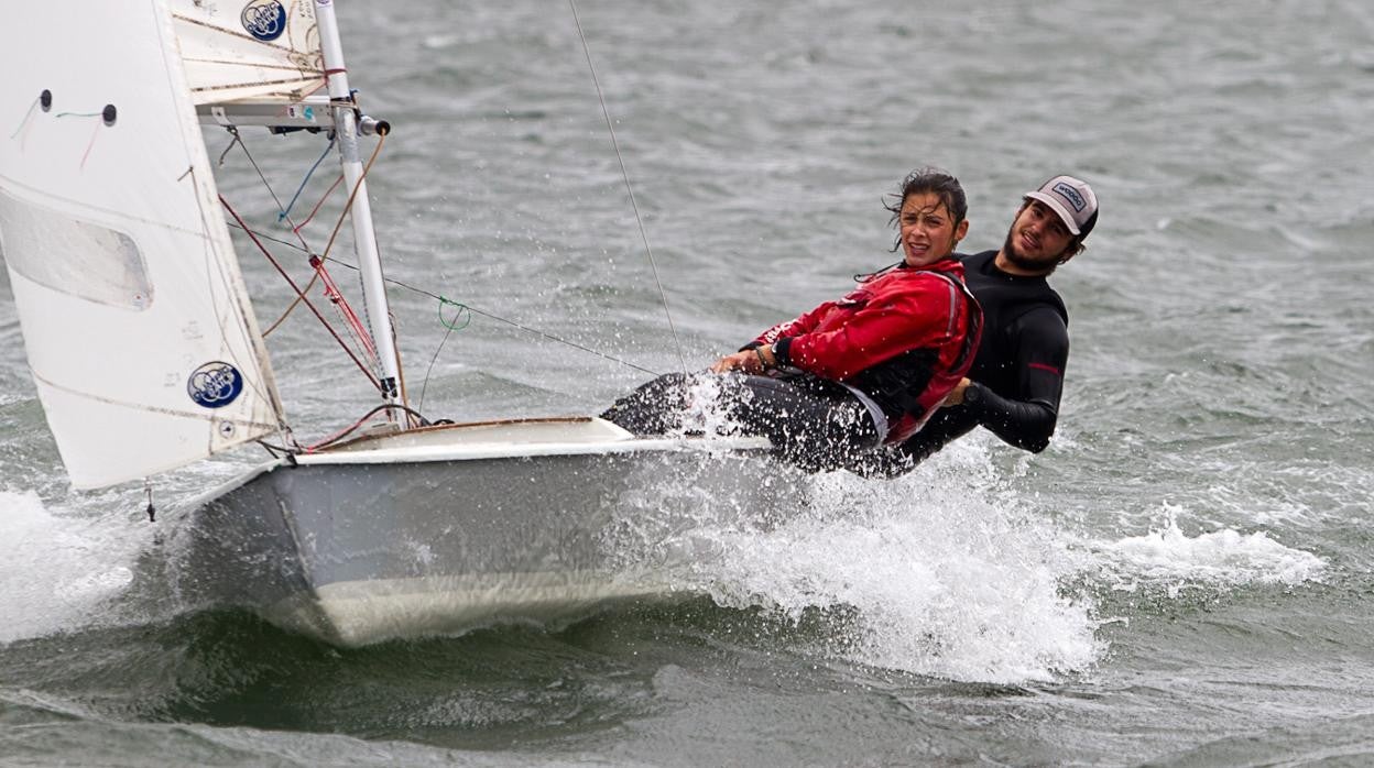 El Trofeo Fhimasa Juan Manuel Alonso-Allende con 30 barcos de la clase Snipe en el Abra