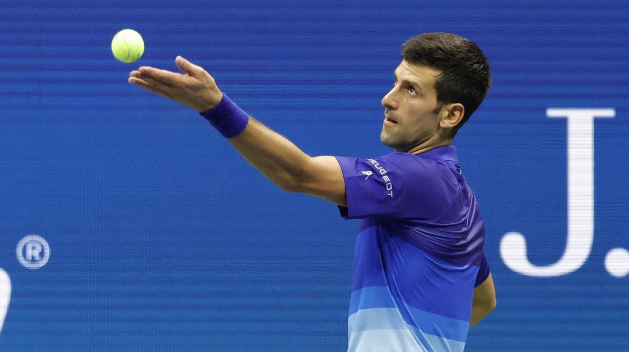 Djokovic inicia su andadura con paso firme
