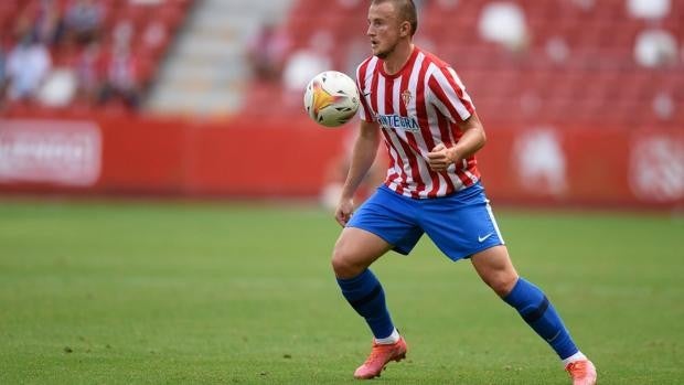 El Sporting, nuevo líder tras vencer 'in extremis' al Alcorcón