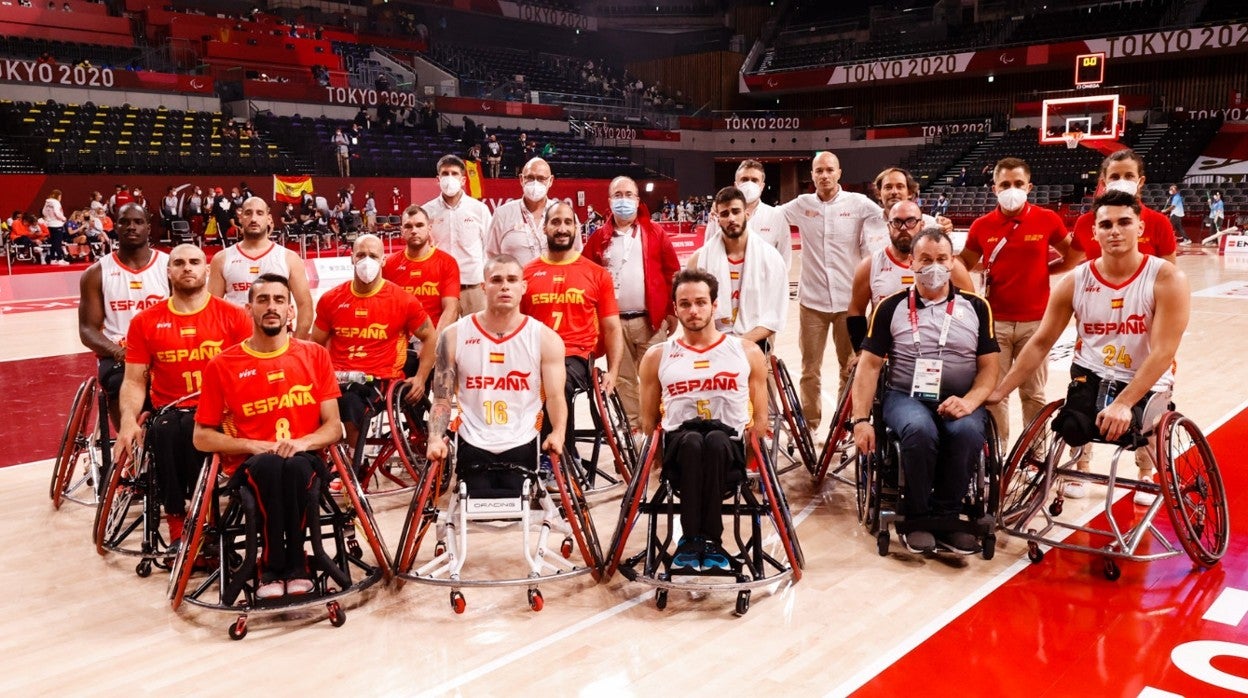 Miquel Iceta, con la selección de baloncesto en Tokio