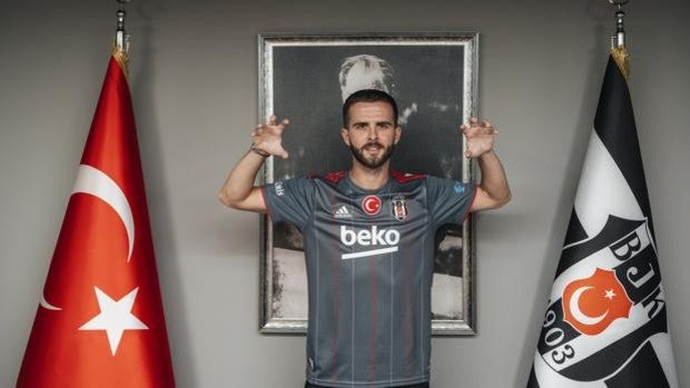 La cesión de Pjanic al Besiktas, otra operación a la desesperada del Barcelona