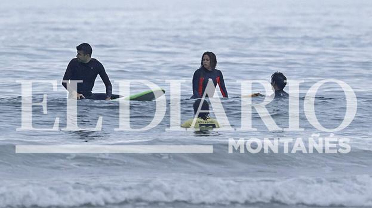 Piqué y su séquito se enfrentan a un fotógrafo que le cazó haciendo surf en Cantabria