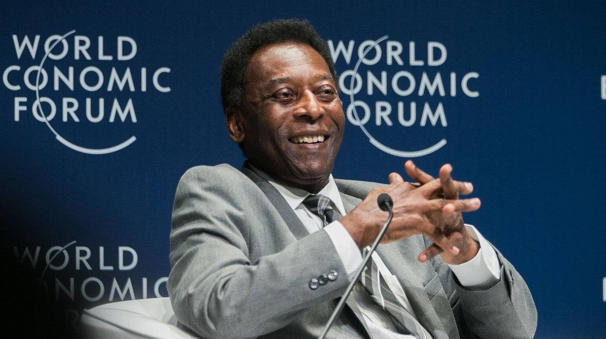 Pelé, operado de un tumor en el colon