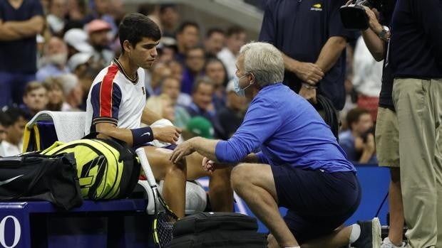 Carlos Alcaraz se retira del US Open por problemas físicos