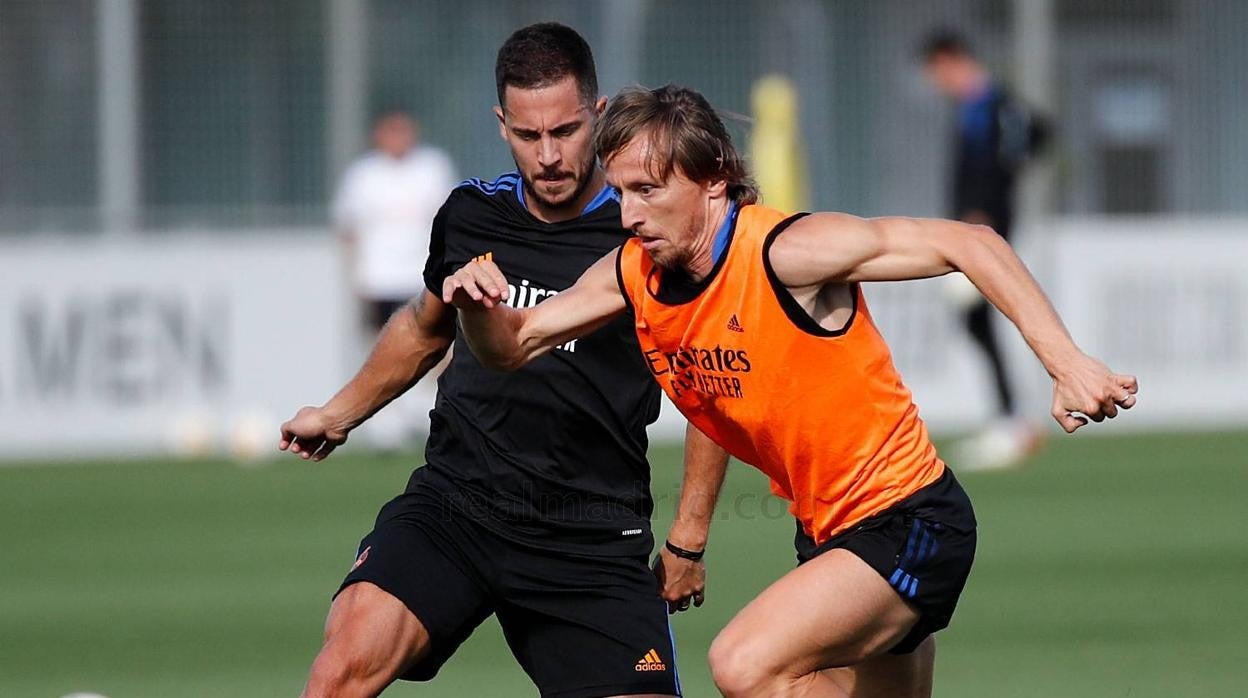 El equipo blanco se entrenó ayer en el Bernabéu