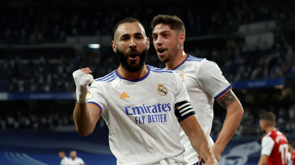 Triplete de Benzema y liderato en una noche de vértigo