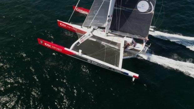 Francis Joyon regresa a la Ruta del Descubrimiento con el trimarán «Idec Sport»