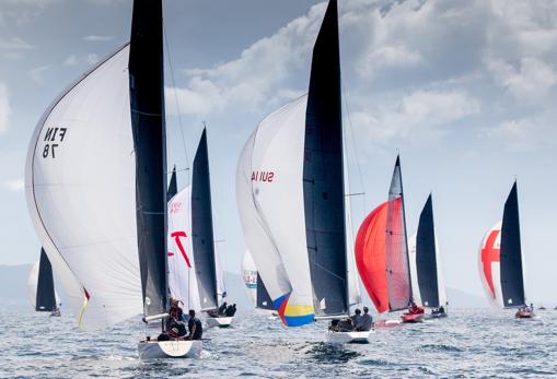 La flota de Open hoy en la ría de Pontevedra.