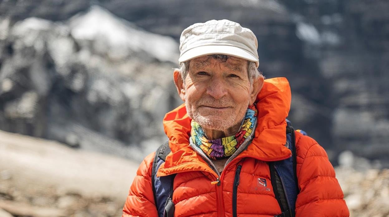 Carlos Soria, en el campo base del Dhaulagiri