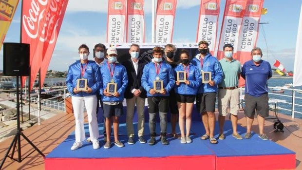 Alejandra Peleteiro, Pablo Aztiazarrán y Benjamín Prikryl, campeones del Trofeo Ibérico de ILCA