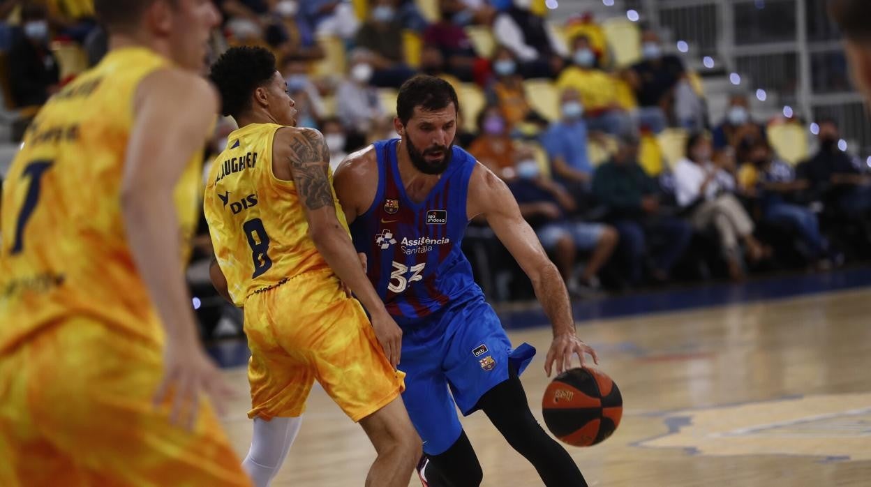 Mirotic y Higgins lideran a un gran Barça