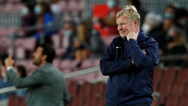 El Barça juega sin red ante el Cádiz y con Koeman en el alambre