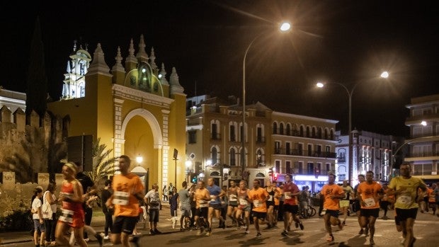 Estos son los cortes de tráfico por la Carrera Nocturna Sevilla 2021