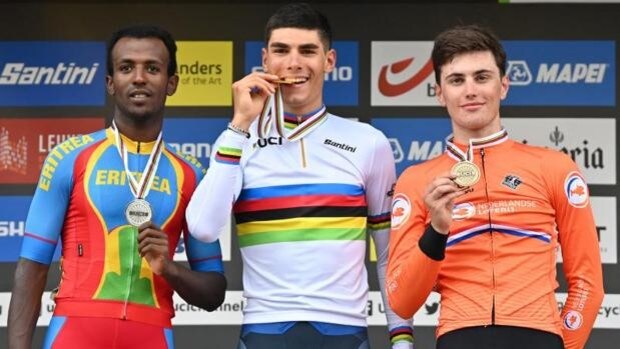 El eritreo Girmay, primer ciclista africano que gana una medalla en el Mundial