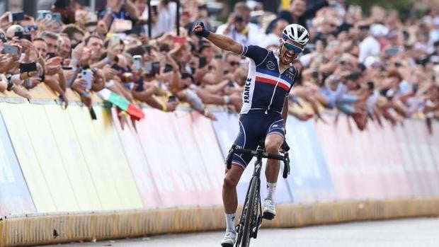 Gloria al ciclismo de ataque con Alaphilippe de nuevo campeón