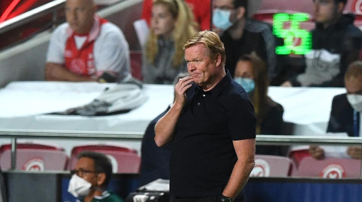 Koeman durante el partido entre el Barcelona y el Benfica