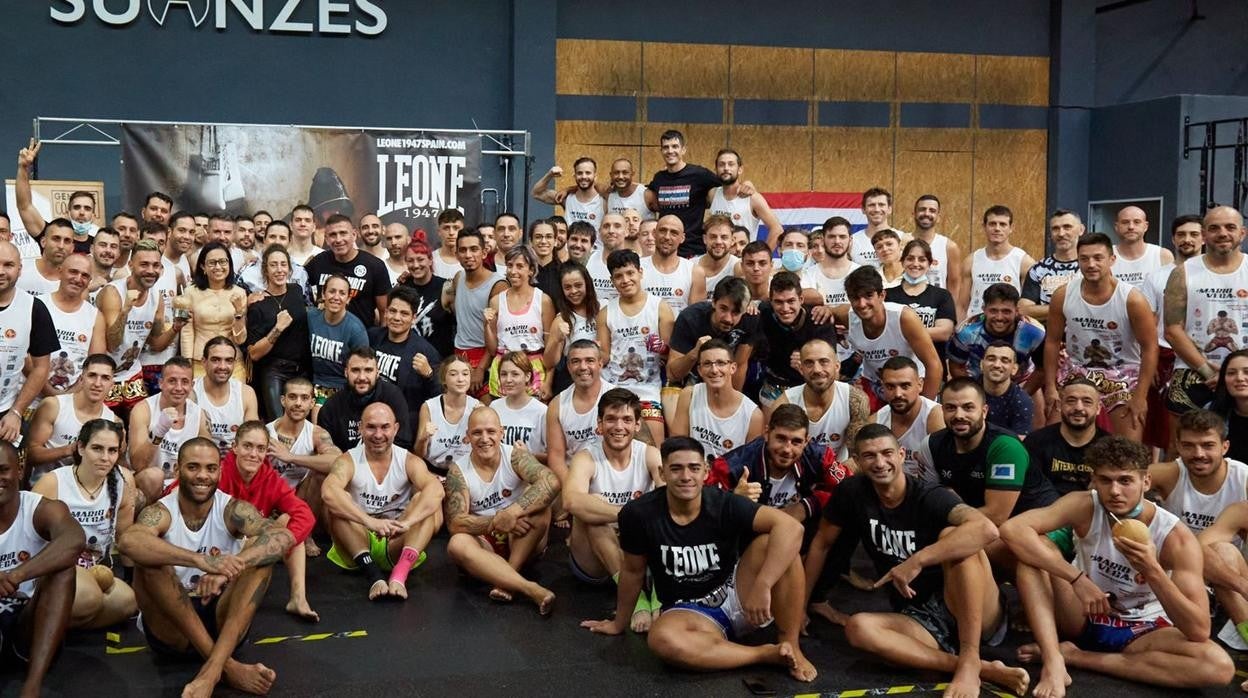 Foto de familia de todos los asistentes al seminario de Mario Vega