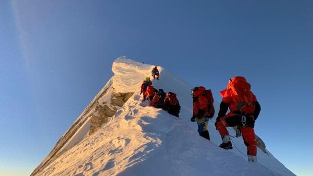 Guerra en el alpinismo por la cumbre del Manaslu