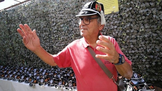 Los veteranos del rugby sevillano celebran cincuenta años pateando el oval