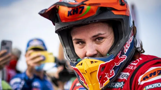 Laia Sanz cambia la moto por el coche para el Dakar 2022
