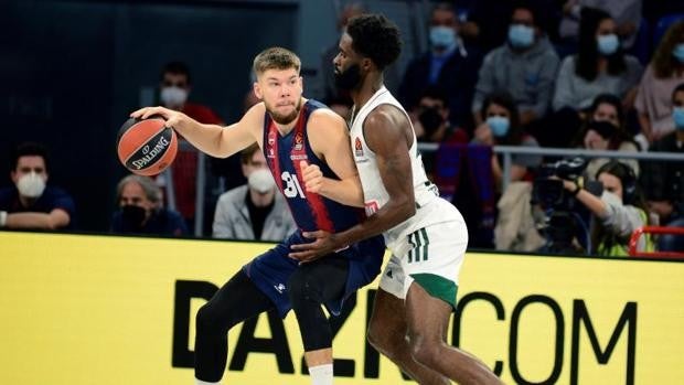 El Baskonia carbura ante Panathinaikos y firma su primera victoria