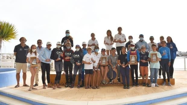 Carlos Espi, Marcel Marfá, Adriana Serra, Felipe Pachón y Mar Infante, ganadores del Trofeo de la Hispanidad