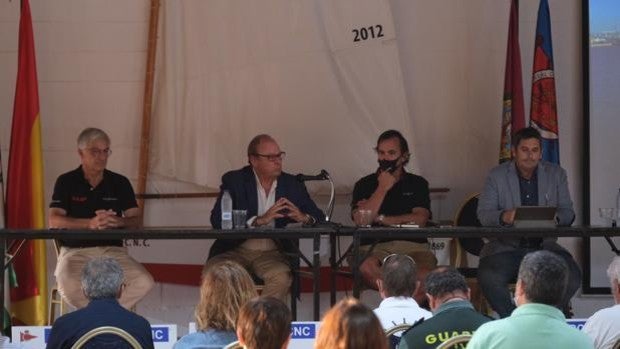 La regata SailGP, a debate en el Real Club Náutico de Cádiz