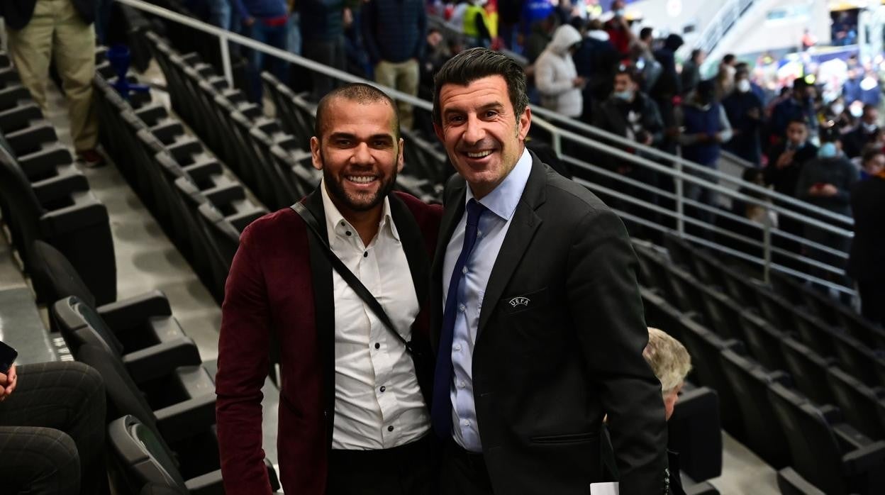 Luis Figo y Dani Alves coincidieron en la final de la Liga de Naciones hace unos días