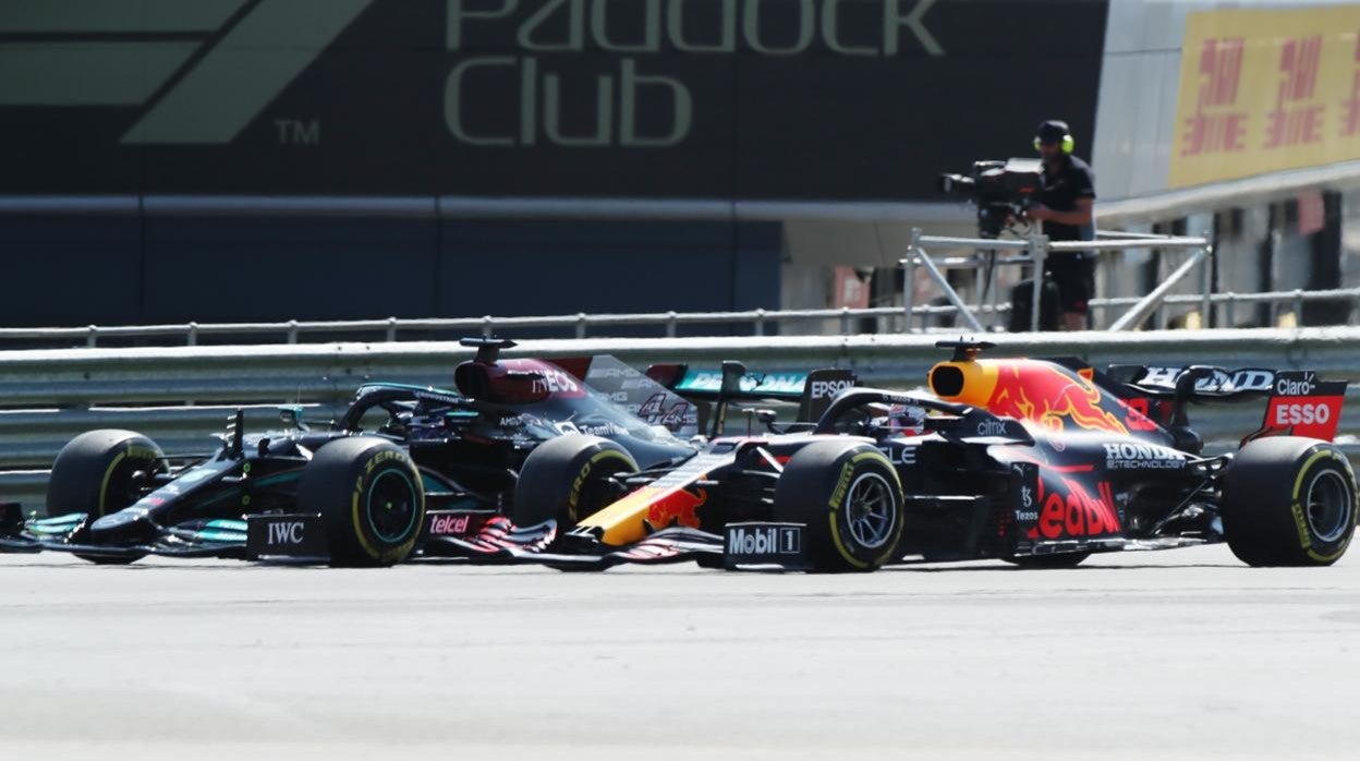 Peineta y recado de Verstappen a Hamilton: «Estúpido idiota»