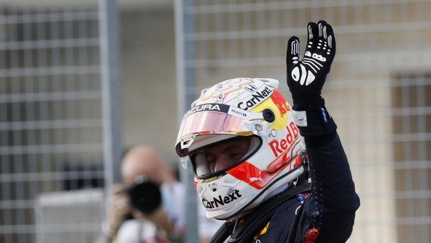 Verstappen logra una agónica 'pole' y Sainz saldrá sexto