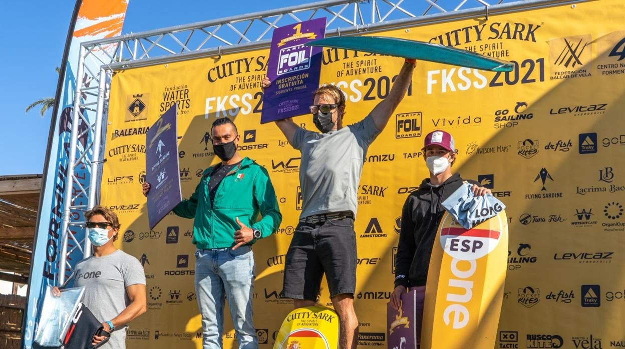 El podio final de la regata en la categoría Open