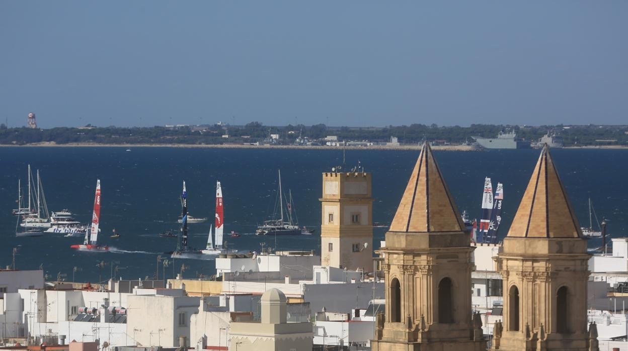 Cádiz observa el Gran Premio de España de SailGP.