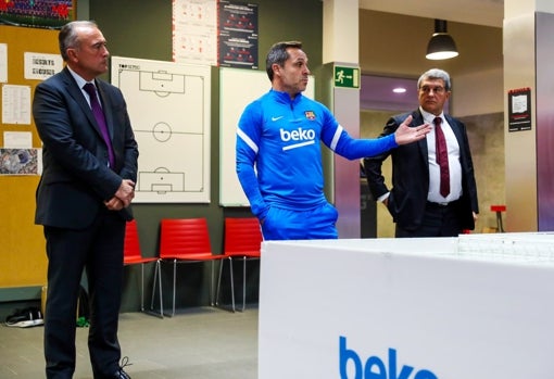 Presentación en el vestuario y a entrenar: el primer día de Sergi Barjuán al frente del Barça