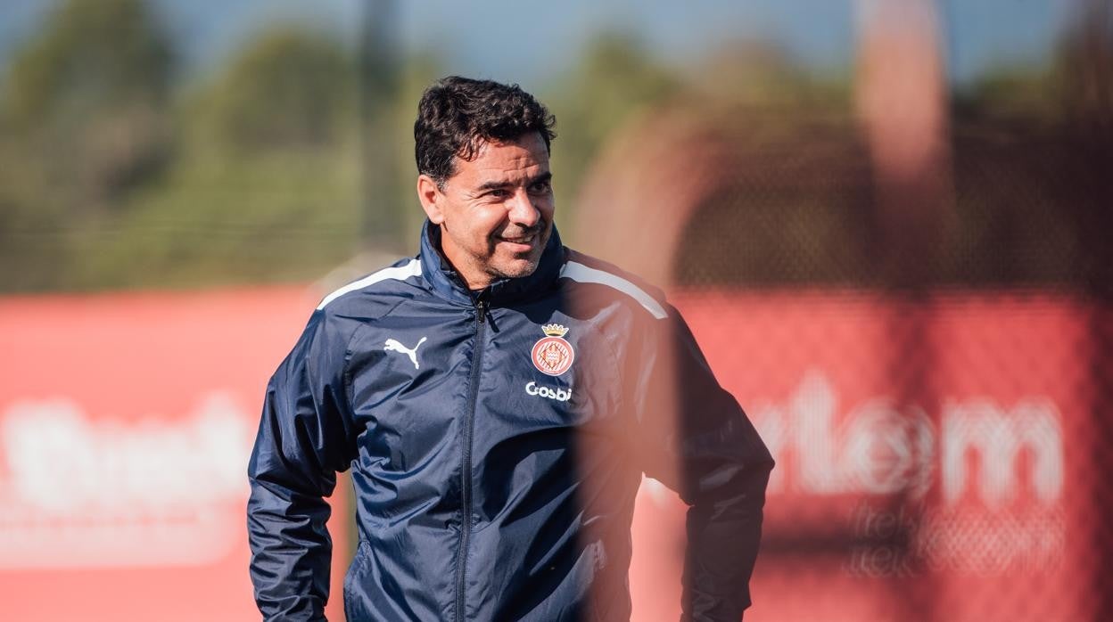 Míchel, durante un entrenamiento del Girona