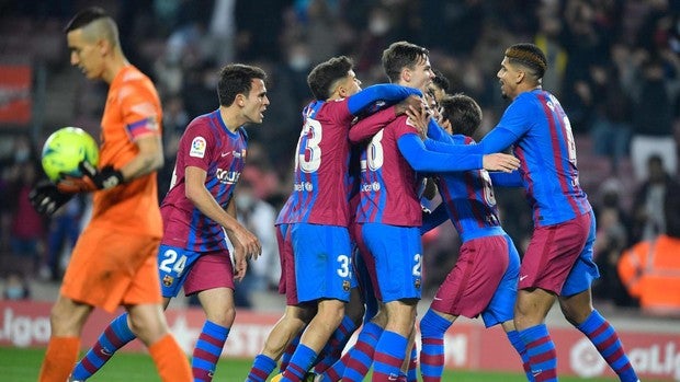 El Barça se deshace y renace