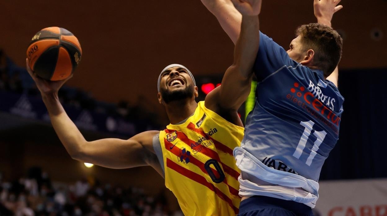 El Barça no da opción al Obradoiro