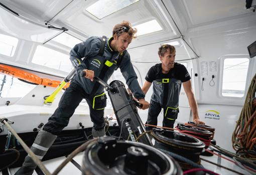 La flota de la 15ª Ruta del Café cruza el Golfo de Vizcaya lentamente hacia Finisterre