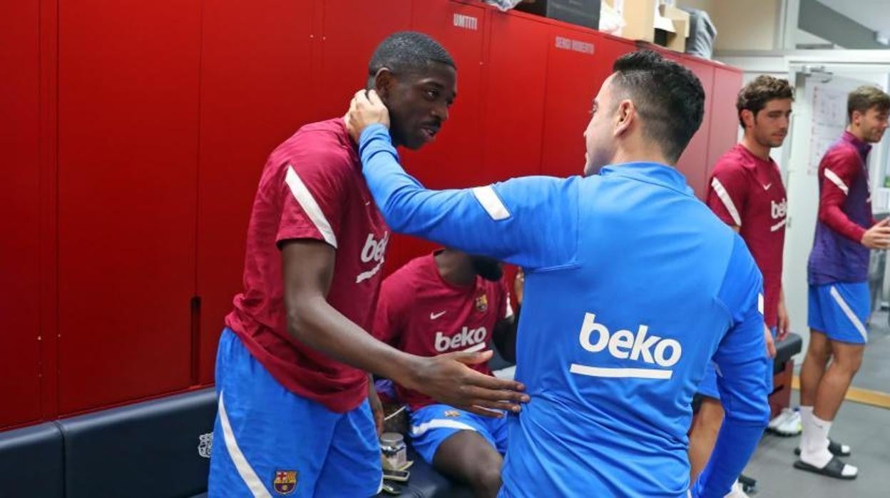 Xavi saluda cariñosamente a Ousmane Dembélé