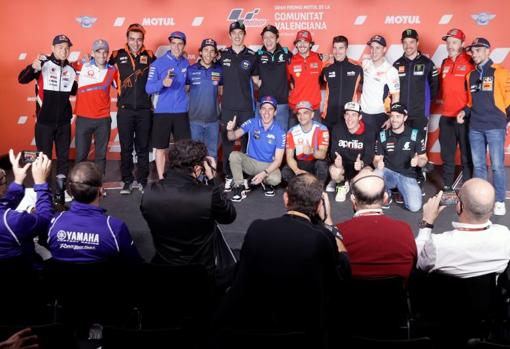 Valentino Rossi, junto a pilotos y compañeros de MotoGP