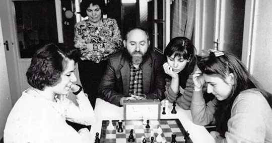 Meet the real BETH HARMON ! JUDIT POLGAR ! #chess #juditpolgar