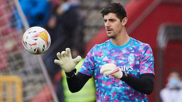 Courtois ve en su ausencia del 'The Best' un castigo de UEFA y FIFA